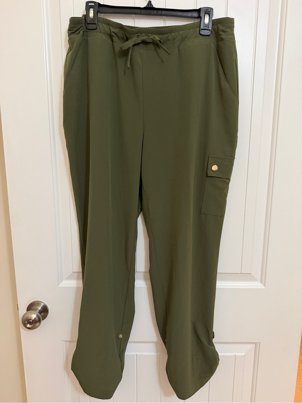Zenergy by Chico’s Olive Green Cargo Pants Sz 2.0 (12R) Adjustable Length